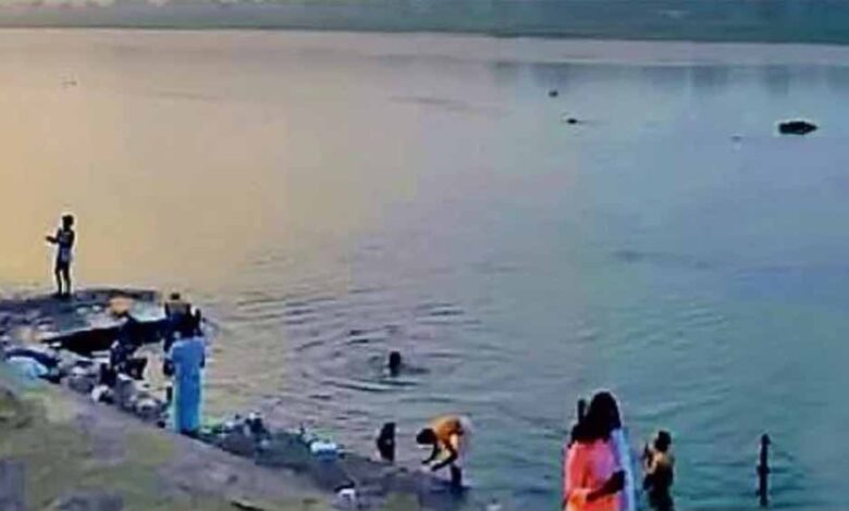 नर्मदा-नदी-के-घाटों-पर-तैयार-होंगे-पानी-पर-तैरते-हुए-अस्पताल,-नदी-एम्बुलेंस-का-विस्तार-करेगी-mp-सरकार