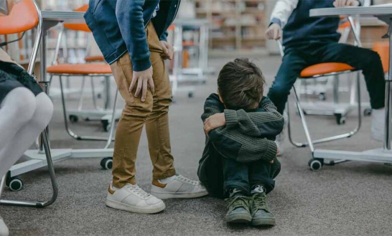 ब्रिटेन-में-8-साल-के-बच्चे-के-तिलक-लगाने-पर-स्कूल-से-भगाया,-हिन्दू-छात्र-के-साथ-भेदभाव-से-बवाल