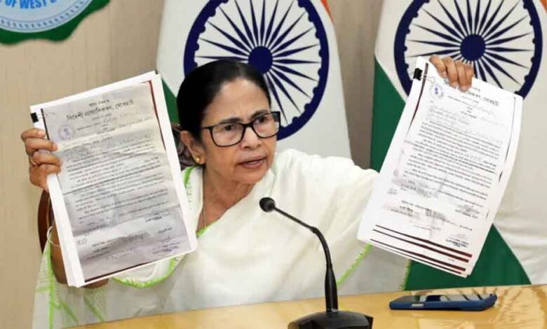 बंगाल-में-sir-को-लेकर-बढ़ा-तनाव,-ममता-बनर्जी-का-दावा—‘रोज-3–4-लोग-आत्महत्या-को-मजबूर’