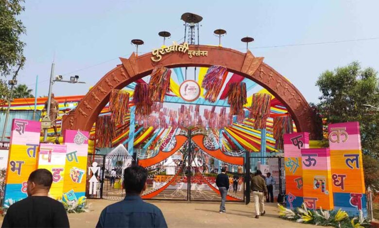 रायपुर-साहित्य-महोत्सव-में-हो-रहा-काव्य-पाठ,-दूर-दूर-से-आए-साहित्य-प्रेमी