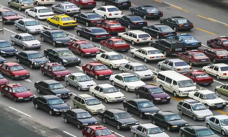 ट्रैफिक-जाम-से-बर्बाद-हो-रहे-130-घंटे,-10-शहरों-में-रेंग-रहे-वाहन,-देश-का-1.47-लाख-करोड़-का-नुकसान