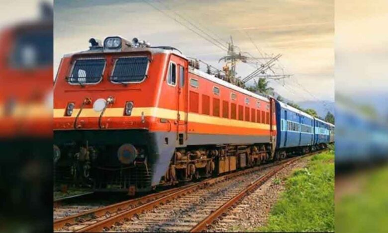 रेल-यात्रियों-को-डिजिटल-सौगात:-अब-एक-ही-ऐप-पर-टिकट,-खाना-और-ट्रेन-का-लाइव-स्टेटस