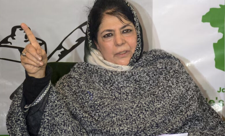 विदेशों-में-मस्जिदों-में-तस्वीरें,-शेखों-के-लिए-कालीन…-मगर-यहां-दरगाहें-सुरक्षित-नहीं-—-मकबरे-में-तोड़फोड़-पर-महबूबा-का-फूटा-गुस्सा