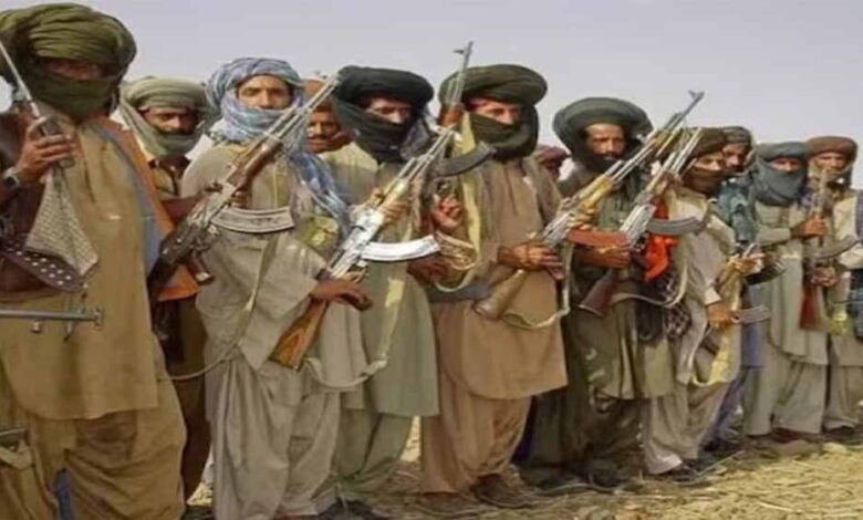 बलूचिस्तान-में-बड़ा-विद्रोह:-बलोच-उग्रवादियों-का-12-शहरों-पर-एकसाथ-हमला,-कई-पुलिस-स्टेशन-कब्जे-में