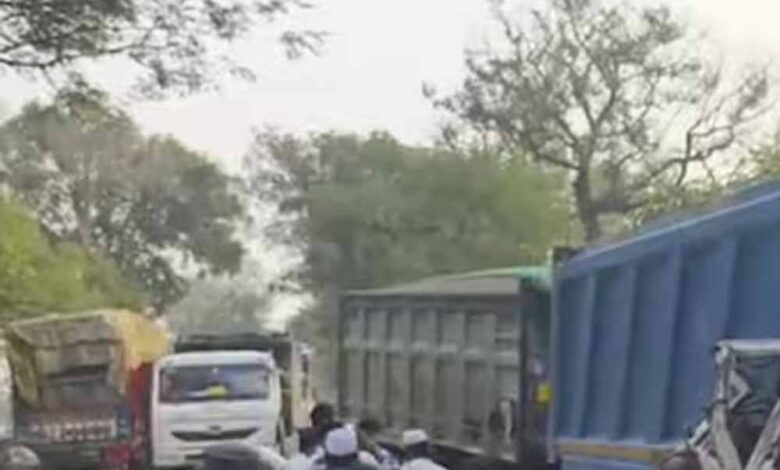 आगर-मालवा-के-तीन-लोगों-की-गुजरात-में-मौत,-ट्रक-से-कार-की-टक्कर-के-बाद-सड़क-पर-फैले-शव