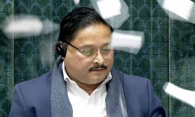 लोकसभा-में-हंगामा:-चेयर-पर-पेपर-फेंकने-वाले-सांसद-पूरे-सत्र-से-निलंबित