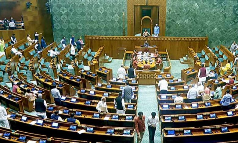 लोकसभा-में-जोरदार-हंगामा,-कार्यवाही-नहीं-चल-सकी,-9-फरवरी-तक-स्थगित