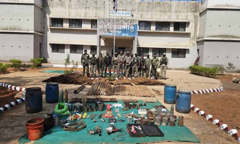 अबूझमाड़-में-हथियार-फैक्ट्री-और-विस्फोटक-जखीरा-बरामद,-नक्सलियों-के-डंप-पर-बड़ी-कार्रवाई