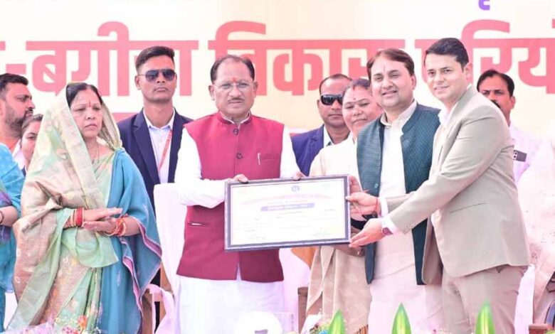 मुख्यमंत्री-विष्णुदेव-साय-ने-सरना-एथनिक-रिसॉर्ट-जशपुर-को-प्रदान-किया-ग्रीन-लीफ-अवॉर्ड