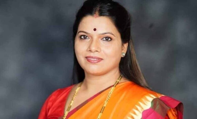 मुंबई-में-पहली-बार-बीजेपी-का-मेयर,-रितु-तावड़े-संभालेंगी-पद,-शिंदे-की-शिवसेना-को-डिप्टी-मेयर-की-जिम्मेदारी