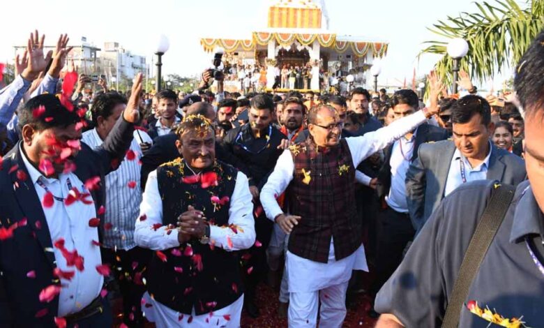 ‘सच्चा-आनंद-नेता-बनने-में-नहीं’,-रामकथा-सुनने-सागर-पहुंचे-शिवराज-सिंह,-बोले-सौभाग्यशाली-हैं-भूपेंद्र-सिंह