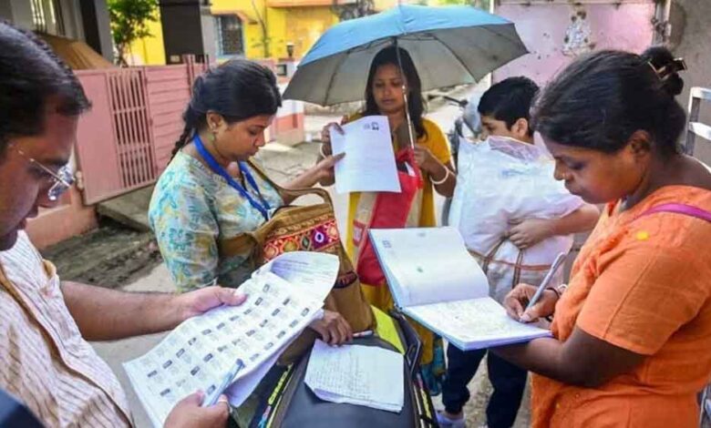 जिंदा-महिला-को-मृत-घोषित-कर-दिया,-अब-sdm-दफ्तर-में-देना-होगा-‘जिंदा-होने’-का-प्रमाण