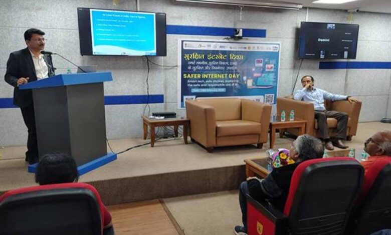 सेफर-इंटरनेट-डे-2026-पर-एआई-और-साइबर-जोखिमों-को-लेकर-जागरूकता-कार्यक्रम-आयोजित