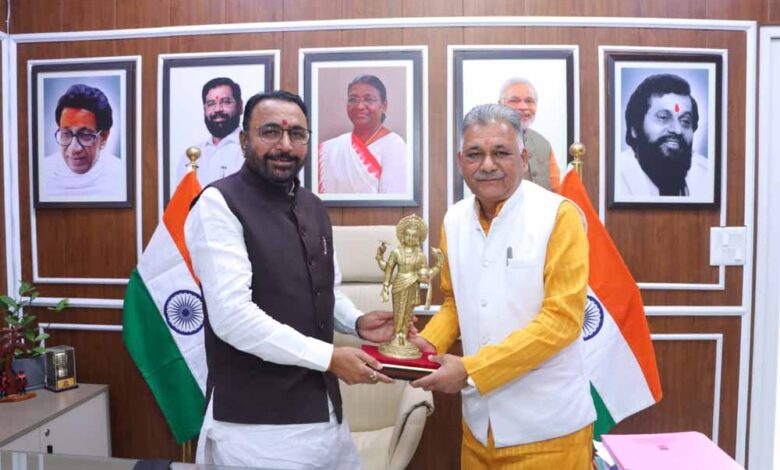 केंद्रीय-आयुष-राज्य-मंत्री-(स्वतंत्र-प्रभार)-श्री-जाधव-से-मिले,-आयुष-मंत्री-इन्दर-सिंह-परमार