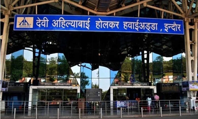 सात-मिनट-की-छूट-बनी-दिखावा,-फास्टैग-से-शुल्क-कटने-के-बावजूद-कतार-में-खड़े-रहे-यात्री:-देवी-अहिल्याबाई-होलकर-विमानतल-पर