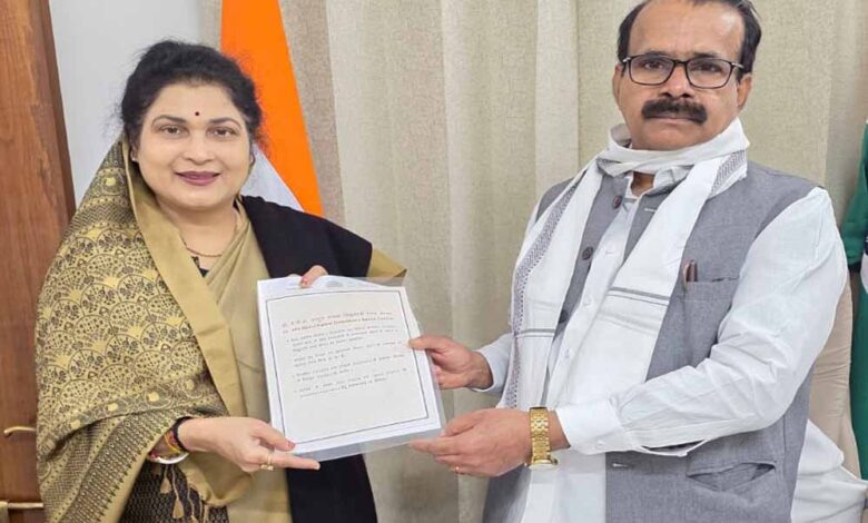 केंद्रीय-राज्यमंत्री-कुरियन-से-राज्यमंत्री-श्रीमती-कृष्णा-गौर-ने-की-भेंट