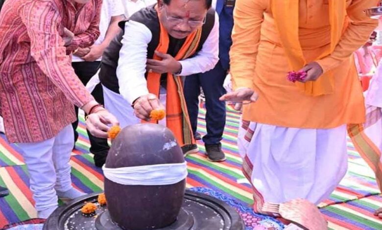 नीलकंठेश्वर-महादेव-मंदिर-प्राण-प्रतिष्ठा-में-शामिल-हुए-सीएम-विष्णु-देव-साय,-प्रदेश-की-खुशहाली-की-कामना