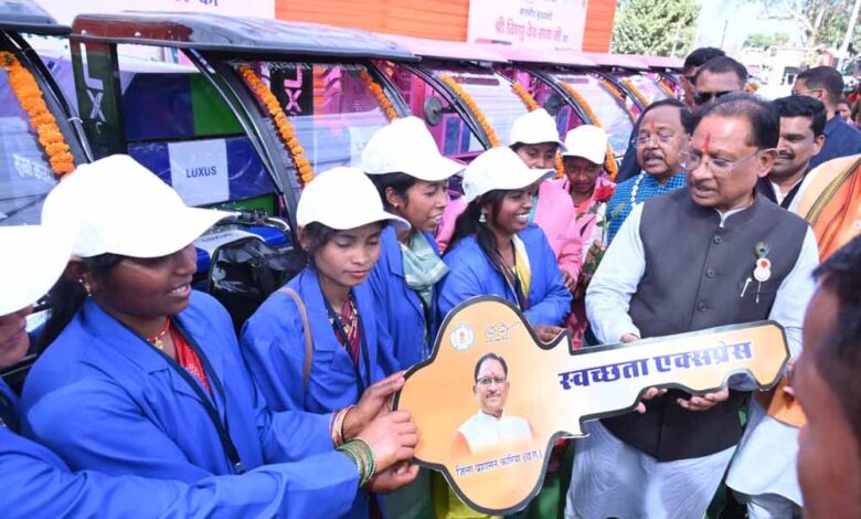 उज्ज्वला-गैस,-पिंक-ई-रिक्शा-और-गार्बेज-रिक्शा-वितरण-से-आत्मनिर्भरता-को-नई-रफ्तार