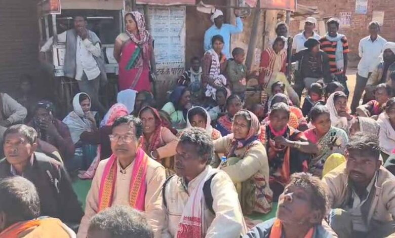 एसडीएम-की-कथित-पिटाई-से-आदिवासी-ग्रामीण-की-मौत,-कांग्रेस-व-ग्रामीणों-का-उग्र-प्रदर्शन