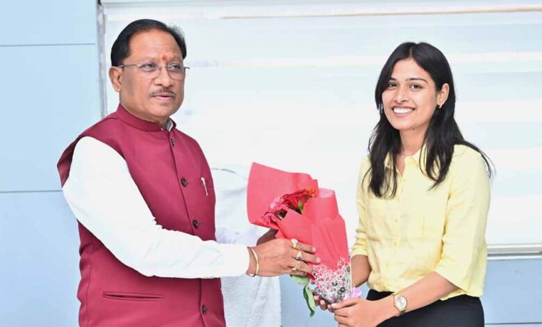 सुप्रिया-से-प्रेरणा-लेकर-युवाओं-को-अपने-लक्ष्य-की-दिशा-में-आगे-बढ़ना-चाहिए:-मुख्यमंत्री-साय