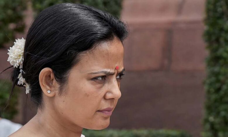 पूर्व-प्रेमी-के-खिलाफ-हाईकोर्ट-पहुंचीं-महुआ-मोइत्रा,-कुत्ते-को-लेकर-विवाद-हुआ-सुर्खियों-में