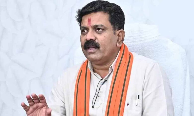 नक्सल-मुद्दे-पर-राजनीति-को-लेकर-गृह-मंत्री-विजय-शर्मा-का-हमला,-बोले–-साय-सरकार-की-कार्रवाई-भी-कांग्रेस-को-नहीं-भा-रही