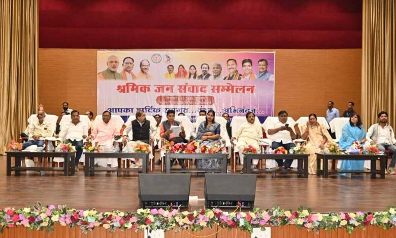 श्रम-विभाग-की-कल्याणकारी-योजनाओं-का-अधिक-से-अधिक-लाभ-लेने-श्रमिक-भाई-बहन-बनें-जागरूक-राजस्व-मंत्री-वर्मा