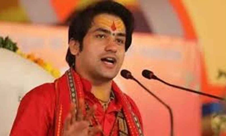 ग्वालियर-में-धीरेंद्र-शास्त्री-का-विवादित-बयान:-दुर्गा-काली-बनो,-बुर्के-वाली-नहीं