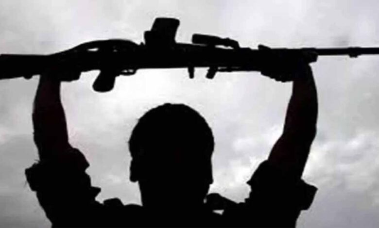 तेलंगाना-में-बड़ा-नक्सली-सरेंडर:-टॉप-कमांडर-देवजी-ने-18-साथियों-संग-डाले-हथियार