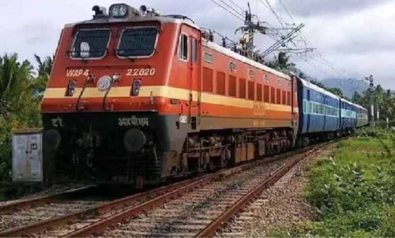 उत्तर-भारत-की-ट्रेनों-का-बदला-रूट,-ऑटोमेटिक-सिग्नलिंग-कार्य-के-कारण-संचालन-प्रभावित