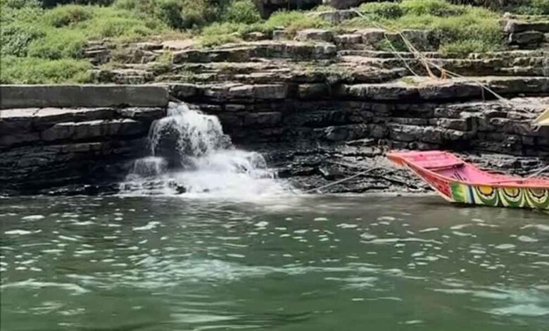 तीर्थनगरी-ओंकारेश्वर-में-ही-मैली-हो-रही-मां-नर्मदा,-नालों-का-गंदा-पानी-बन-रहा-संकट