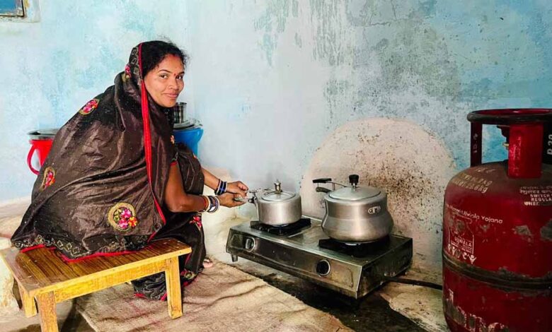 प्रधानमंत्री-उज्ज्वला-योजना-से-जीवन-हुआ-आसान,-महिलाओं-को-धुएँ-से-मिली-मुक्ति