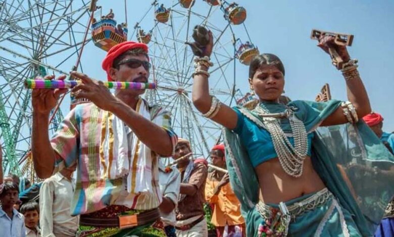 भगोरिया-मेले-में-रील-बनाने-की-होड़,-किसी-के-फॉलोअर्स-बढ़े-3000,-₹500-में-मिल-रही-‘इंस्टेंट-एडिटिंग’-सर्विस