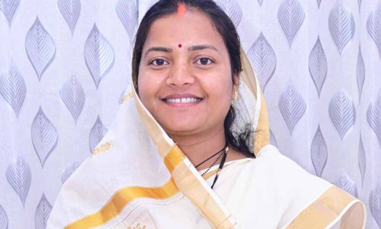 रंगों-में-घुले-प्रेम-और-सौहार्द-का-त्योहार-है-होली-:-मंत्री-लक्ष्मी-राजवाड़े-ने-दी-होली-की-शुभकामनाएँ