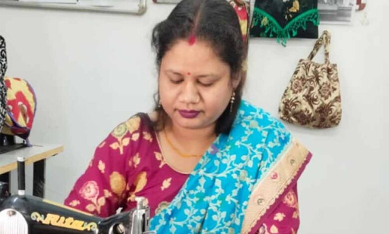 टेलरिंग-के-व्यवसाय-में-पूजा-देवांगन-को-मिला-मजबूत-आधार