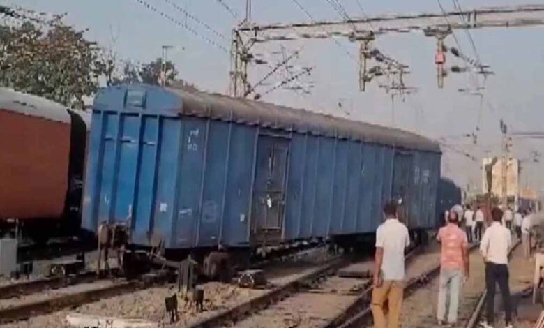 पटरी-से-गिरे-मालगाड़ी-के-9-वैगन,-बिलासपुर-रेल-मंडल-के-खराब-सिग्नल-सिस्टम-के-कारण-हादसा