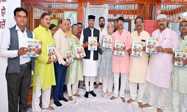 भाईदूज/यम-द्वितीया-के-अवसर-पर-भगवान-चित्रगुप्त-मंदिर-में-विशेष-पूजन-मंत्री-सारंग-ने-मंदिर-में-किया-पूजन-अर्चन