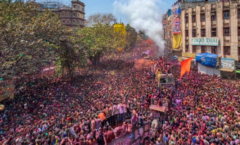 रंगपंचमी-पर-इंदौर-की-गेर-देखने-के-लिए-छतें-होंगी-बुक,-टिकट-से-मिलेगा-रंगों-का-शानदार-नजारा