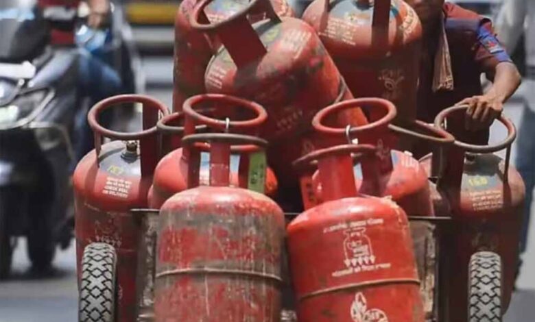 11-महीने-बाद-mp-में-घरेलू-lpg-सिलेंडर-₹60-महंगा,-भोपाल-में-918-रुपए-में-मिलेगा