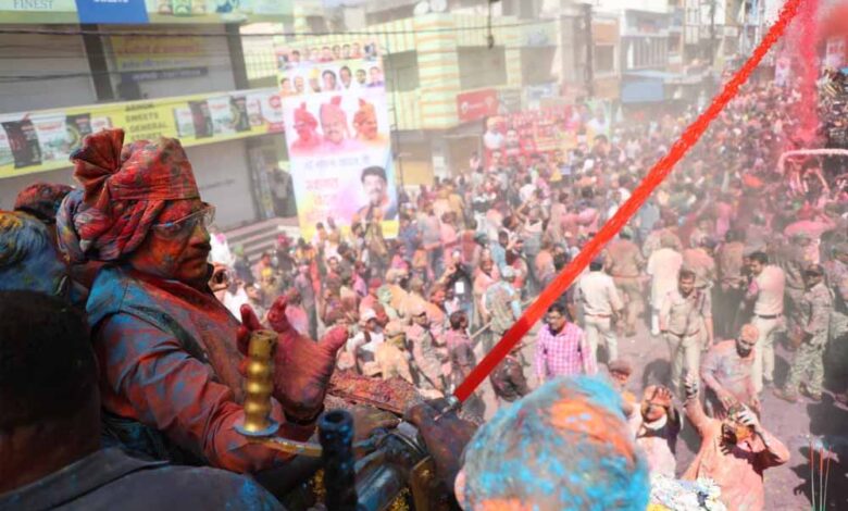 गेर-में-रंगे-सीएम-डॉ.-मोहन-यादव,-जमकर-उड़ाया-रंग-गुलाल