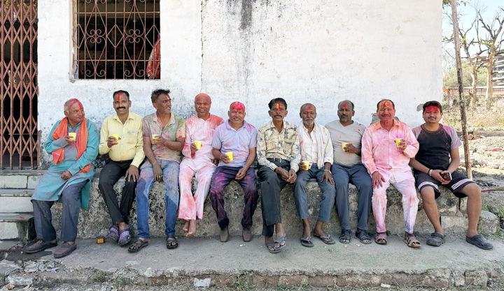 श्री कृष्ण गोवर्धन मंदिर में पाल-बघेल-यादव समाज का होली मिलन, फाग गीतों और भजनों पर झूमे हजारों लोग