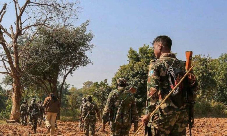 छत्तीसगढ़-में-106-नक्सली-सरेंडर,-सिर-पर-3.95-करोड़-रुपए-का-इनाम-था