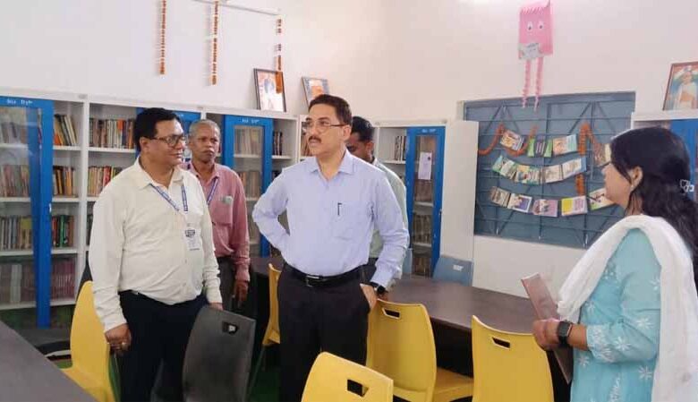 संभागायुक्त-सुनील-जैन-ने-पीएम-स्कूल-का-किया-निरीक्षण