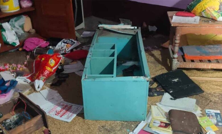 खंडवा-में-दिनदहाड़े-डकैती:-मजदूरों-को-बंधक-बनाकर-12-बोर-बंदूक-और-नकदी-लेकर-फरार