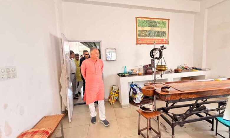 आयुष-मंत्री-परमार-ने-बैतूल-जिला-आयुष-विंग-का-किया-निरीक्षण,-दिए-आवश्यक-निर्देश