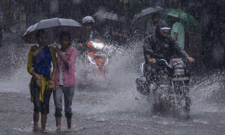 यूपी-में-बदलेगा-मौसम-का-मिजाज:-कई-जिलों-में-बारिश-और-ओलावृष्टि-का-अलर्ट,-जानें-ताजा-अपडेट