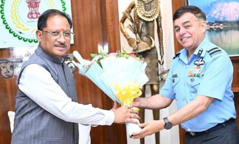 cm-साय-से-ndc-ट्रेनी-अधिकारियों-की-मुलाकात,-बोले-–-डबल-इंजन-सरकार-ने-खत्म-किया-नक्सलवाद