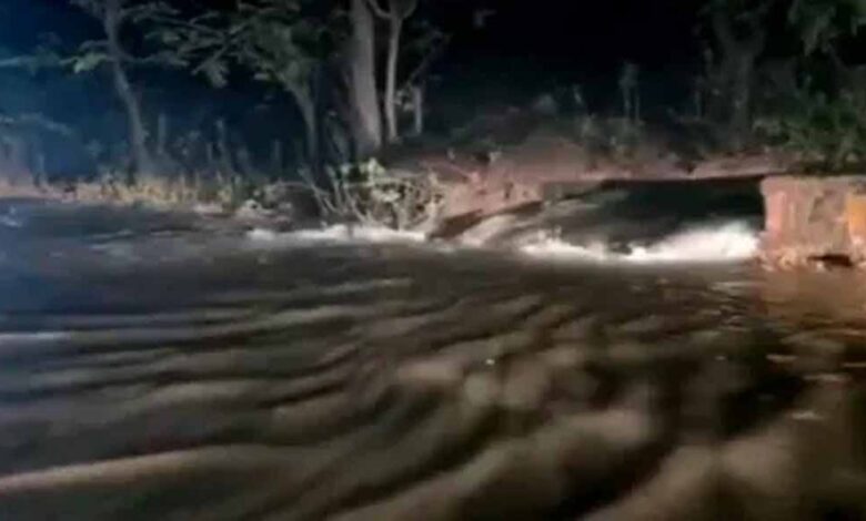 बिलासपुर-डैम-का-गेट-टूटा:-मूसलाधार-बारिश-से-हाईवे-पर-बाढ़,-खेत-हुए-जलमग्न