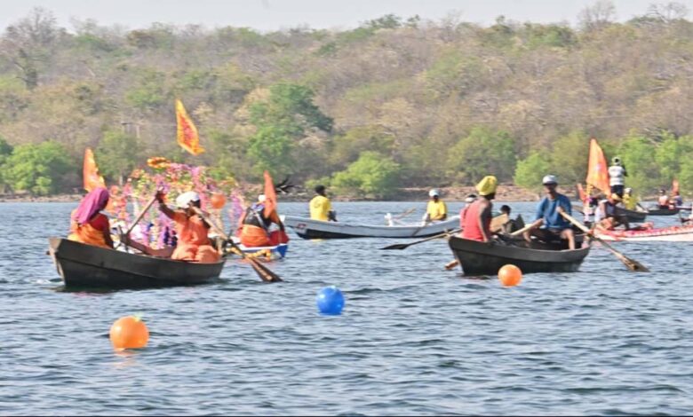 गंगरेल-नौकायान-उत्सव:-महानदी-रिवर-बोट-चैंपियनशिप-का-भव्य-आयोजन,-धमतरी-में-रचा-गया-इतिहास