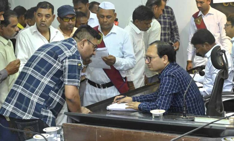 कलेक्टर-ने-जनदर्शन-सुनी-आमलोगों-की-समस्याएं-संबंधित-अधिकारियों-को-त्वरित-कार्यवाही-के-निर्देश